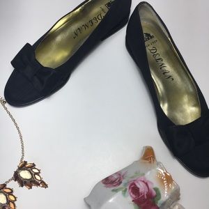 Delman Black Satin Bow Low Heel Flat Shoes sz 7.5N